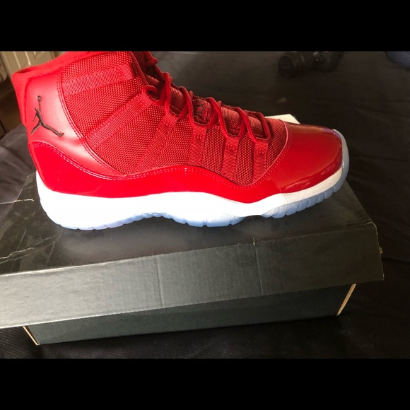 red jordan 11 size 7